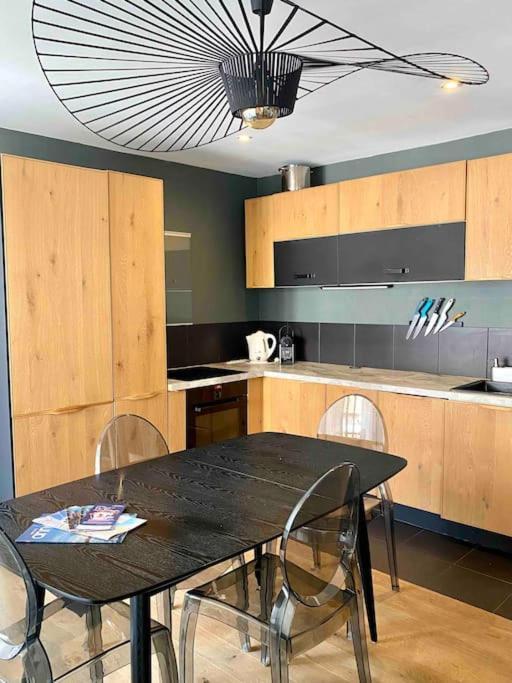 La Perle Du Thiou - T3 Au Centre D'annecy Avec Parking Prive Apartamento